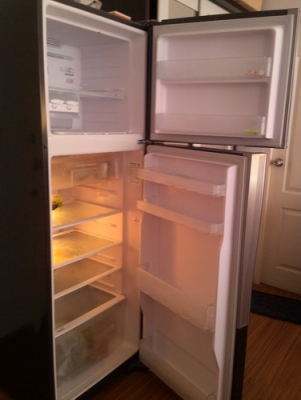 ขายตู้เย็น TOSHOBA ขนาด 10.4 คิว สภาพใหม่ใช้งานได้สามเดือน ราคาถูก