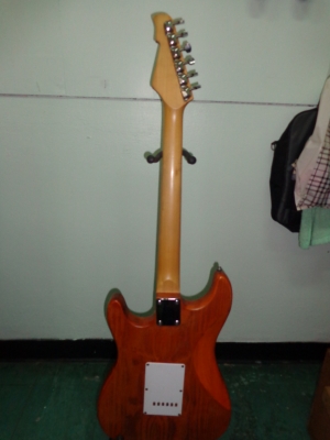 ขายกีต้าร์ไฟฟ้า