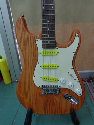 ขายกีต้าร์ไฟฟ้า