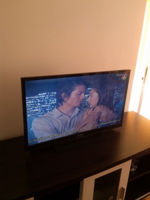 ขาย TV จอแบน SONY 32 นิ้ว 8200 บาท รุ่นใหม่สุด ใช้งานน้อย 3 เดือน