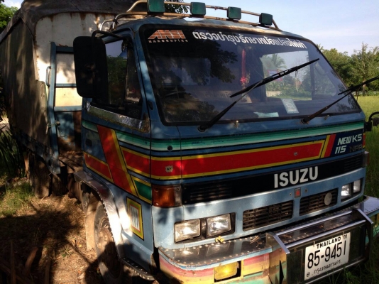 6ล้อไม่ดั้มISUZU NPR 115(รถห้าง)เกียร์ยาวจดทะเบียน27ส.ค31