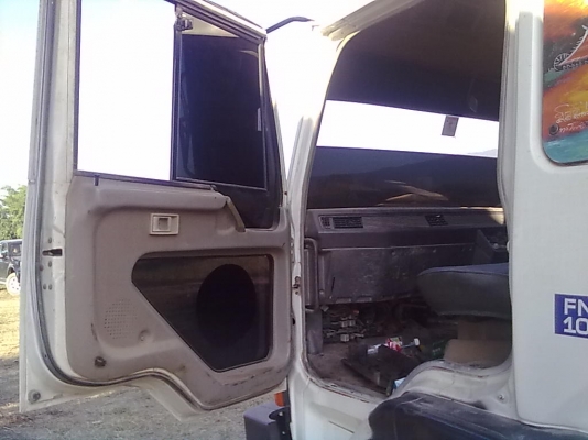 ขายหลง2เพลาTF527ปี44ออกห้างมือเดียวใช้น้อย