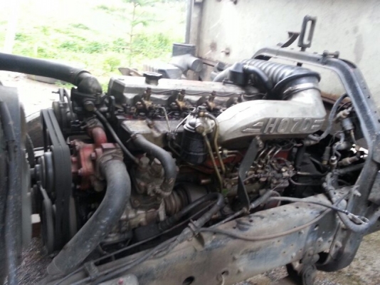 รถฮีโน่ 6 ล้อ รั้ว 195 แรงม้า. ( รถประกอบ. )  สนใจติดต่อ 081 - 6079515