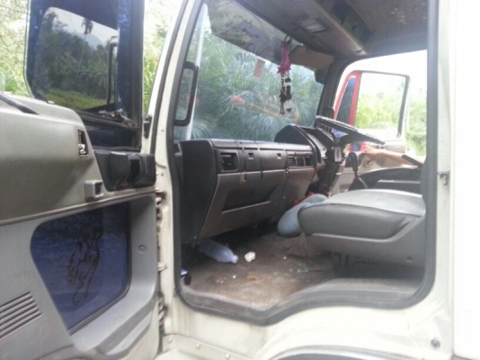 รถฮีโน่ 6 ล้อ รั้ว 195 แรงม้า. ( รถประกอบ. )  สนใจติดต่อ 081 - 6079515