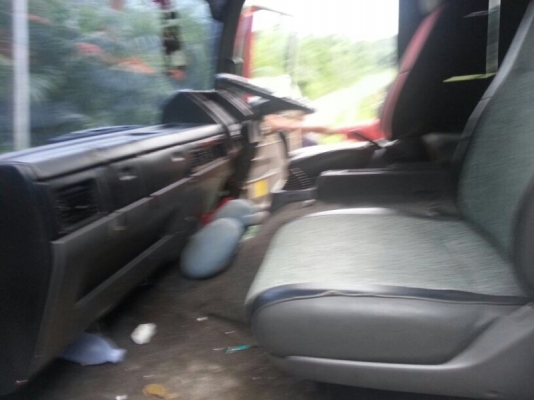 รถฮีโน่ 6 ล้อ รั้ว 195 แรงม้า. ( รถประกอบ. )  สนใจติดต่อ 081 - 6079515