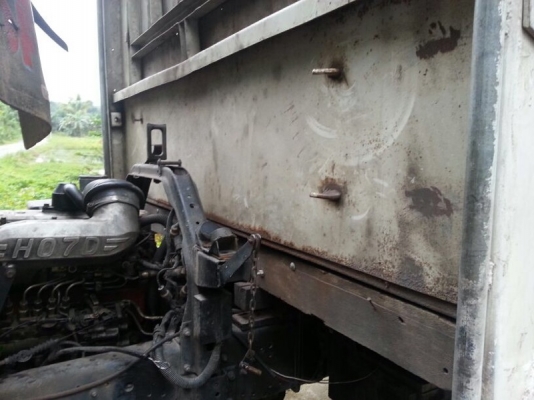 รถฮีโน่ 6 ล้อ รั้ว 195 แรงม้า. ( รถประกอบ. )  สนใจติดต่อ 081 - 6079515