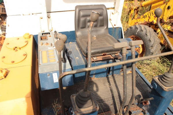 ขายรถแบคโฮ KOMATSU PC30-5 แทรคยาง 3สูบ ราคา 290,000บาท ขายรถแบคโฮ KOMATSU PC30-5 แทรคยาง 3สูบ ราคา 290,000บาท