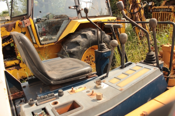 ขายรถแบคโฮ KOMATSU PC30-5 แทรคยาง 3สูบ ราคา 290,000บาท ขายรถแบคโฮ KOMATSU PC30-5 แทรคยาง 3สูบ ราคา 290,000บาท