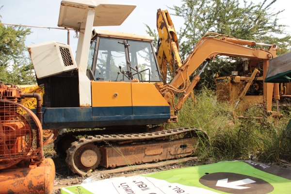 ขายรถแบคโฮ KOMATSU PC30-5 แทรคยาง 3สูบ ราคา 290,000บาท