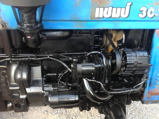 แทรกเตอร์แชมป์ โฟววิน 304  SLX  สภาพดีเยี่ยม  เดิมๆทั้งคัน  พร้อมใช้งาน  มีจอบหมุนด้วย