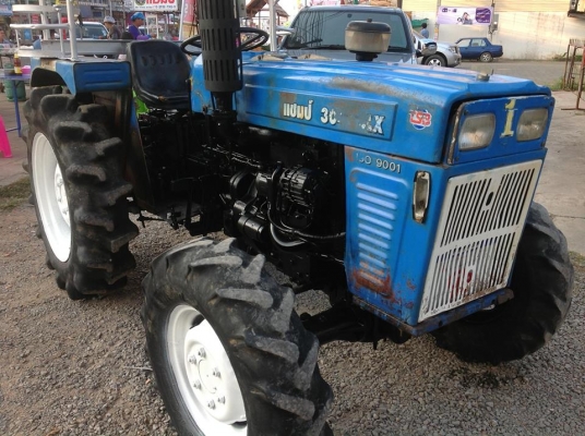 แทรกเตอร์แชมป์ โฟววิน 304  SLX  สภาพดีเยี่ยม  เดิมๆทั้งคัน  พร้อมใช้งาน  มีจอบหมุนด้วย