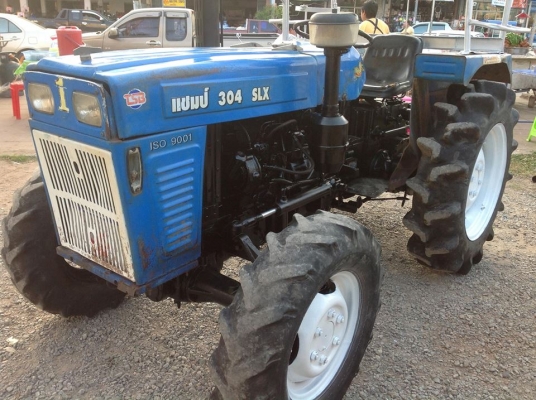 แทรกเตอร์แชมป์ โฟววิน 304  SLX  สภาพดีเยี่ยม  เดิมๆทั้งคัน  พร้อมใช้งาน  มีจอบหมุนด้วย