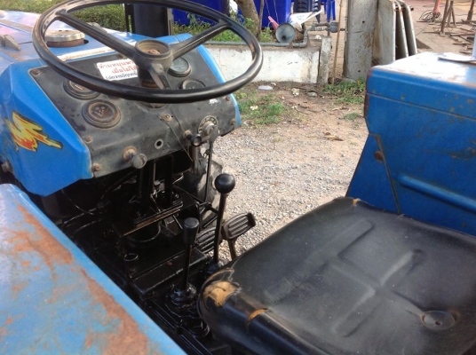 แทรกเตอร์แชมป์ โฟววิน 304  SLX  สภาพดีเยี่ยม  เดิมๆทั้งคัน  พร้อมใช้งาน  มีจอบหมุนด้วย