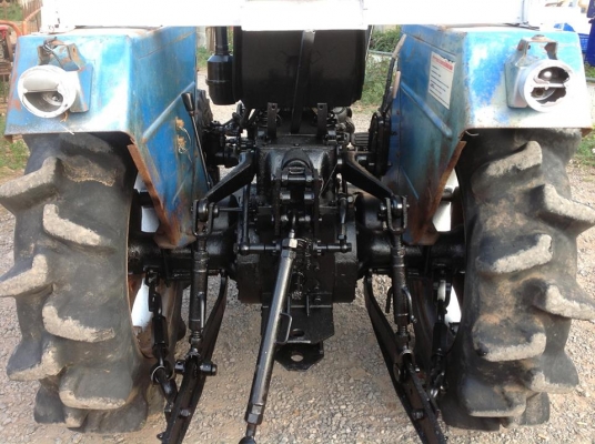 แทรกเตอร์แชมป์ โฟววิน 304  SLX  สภาพดีเยี่ยม  เดิมๆทั้งคัน  พร้อมใช้งาน  มีจอบหมุนด้วย