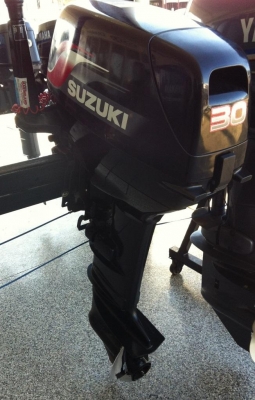 เครื่องเรือ ซูซูกิ 30แรงม้า 2จังหวะ หาง19นิ้ว สภาพป้ายแดง
