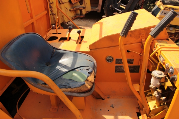 ขายดั้มเปอร์ล้อยางขับเคลื่อน8ล้อ MITSUBISHI มี2คัน ราคา 140,000บาท ขายดั้มเปอร์ล้อยางขับเคลื่อน8ล้อ MITSUBISHI มี2คัน ราคา 140,000บาท