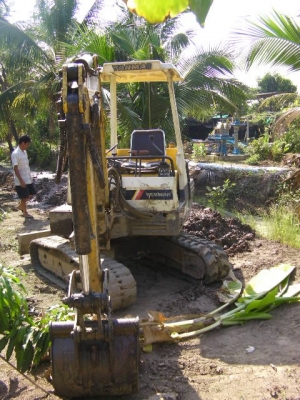 รถขุดเล็กขายตามสภาพเก่านอกyanmaB27สภาพพร้อมใช้งานการทำงานมีอยู่ในVDOราคา 185,000บาท http://youtu.be/staeO3ZlKjI