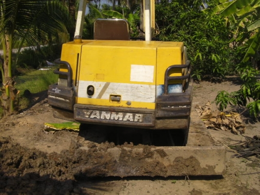 รถขุดเล็กขายตามสภาพเก่านอกyanmaB27สภาพพร้อมใช้งานการทำงานมีอยู่ในVDOราคา 185,000บาท http://youtu.be/staeO3ZlKjI