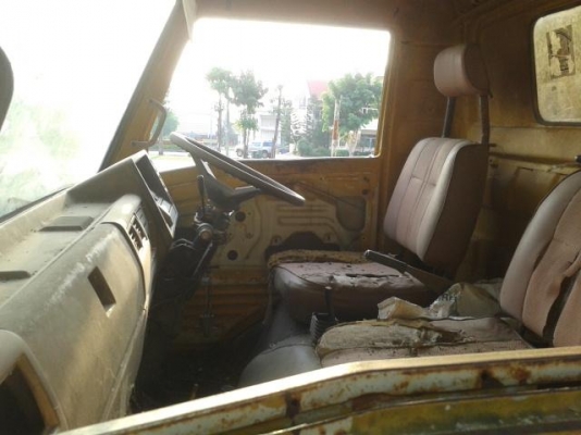 ขายหกล้อ HINO FB112  ขายตามสภาพไม่มีเกียร์ ไม่มีฝาสูบ ไม่มีเฟือง มีชุดดั๊มพ์ เอกสารสัญญาซื้อขาย