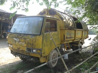 ขายหกล้อ HINO FB112  ขายตามสภาพไม่มีเกียร์ ไม่มีฝาสูบ ไม่มีเฟือง มีชุดดั๊มพ์ เอกสารสัญญาซื้อขาย