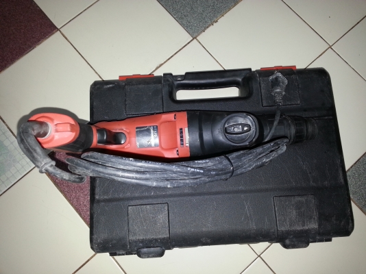 ขายสว่านโรตารี่เจาะกระแทกปูนยี่ห้อmaktec by makita สภาพสวยๆพร้อมกล่องเก็บเรียบร้อย ขายสว่านโรตารี่เจาะกระแทกปูนยี่ห้อmaktec by makita สภาพสวยๆพร้อมกล่องเก็บเรียบร้อย