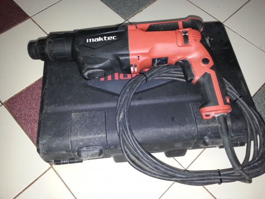 ขายสว่านโรตารี่เจาะกระแทกปูนยี่ห้อmaktec by makita สภาพสวยๆพร้อมกล่องเก็บเรียบร้อย