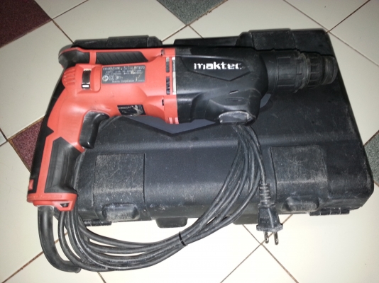 ขายสว่านโรตารี่เจาะกระแทกปูนยี่ห้อmaktec by makita สภาพสวยๆพร้อมกล่องเก็บเรียบร้อย ขายสว่านโรตารี่เจาะกระแทกปูนยี่ห้อmaktec by makita สภาพสวยๆพร้อมกล่องเก็บเรียบร้อย