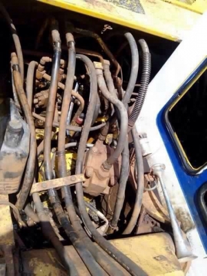 รถแบคโฮ KOMATSU PC 100 - 5  สนใจติดต่อ 081 - 6079515