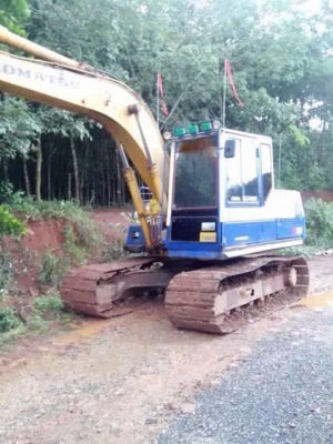 รถแบคโฮ KOMATSU PC 100 - 5  สนใจติดต่อ 081 - 6079515