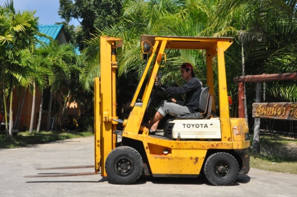ขายFORKLIFT TOYOTA 4FG สภาพเดิมๆจากญี่ปุ่น ยังไม่เคยใช้งานในไทย 89,000บาท