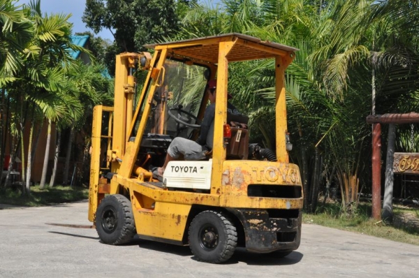 ขายFORKLIFT TOYOTA 4FG สภาพเดิมๆจากญี่ปุ่น ยังไม่เคยใช้งานในไทย 89,000บาท
