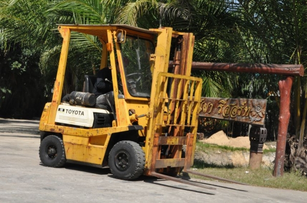 ขายFORKLIFT TOYOTA 4FG สภาพเดิมๆจากญี่ปุ่น ยังไม่เคยใช้งานในไทย 89,000บาท
