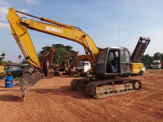ขายด่วน   รถแบคโฮ KOBELCO   200 รุ่น 3   เอกสารเล่มทะเบียน  รถสภาพดีพร้อมใช้งาน