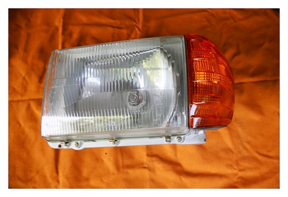 ขายไฟหน้าซ้าย  Benz SL W107 สภาพสวยมากครบทั้งไฟใหญ่และไฟเลี้ยว