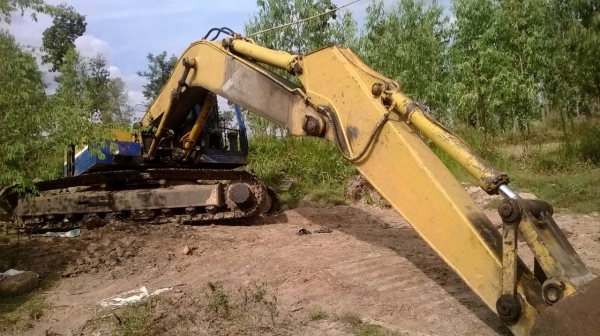 ขายHINO3Mท้ายลาด เครื่อง240 เกียร์เดิม หัวเก๋งกระจกแตก กระจังหน้าบุบ ไฟแตก เพราะรถไหลชนกับแบคโฮครับ