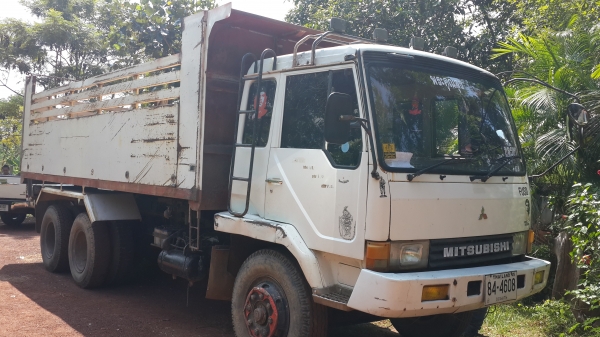 ขายด่วนไอ้หลงสิบปีดสองเพลาดั้ม FN527MA195แรง  พร้อมใช้จัดแนนท์ได้โทร 0801515451