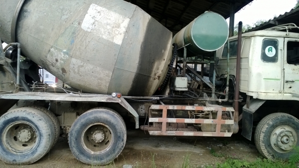 10ล้อโม่ปูน2เพลา NISSAN UD CW51L.คัสซีใหญ่ ใช้งานอยู่ ขายตามสภาพ..เล่มพร้อม.(ช่วงสิบล้อดั้ม..).