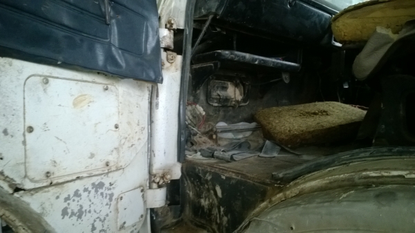 10ล้อโม่ปูน2เพลา NISSAN UD CW51L.คัสซีใหญ่ ใช้งานอยู่ ขายตามสภาพ..เล่มพร้อม.(ช่วงสิบล้อดั้ม..).