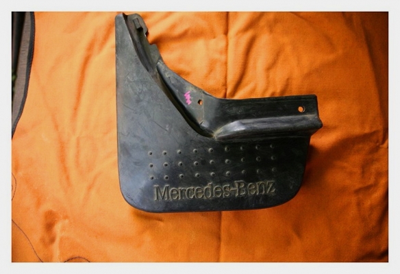 ยางกันโคลนหนังซ้าย Benz E Class ตากลม W210