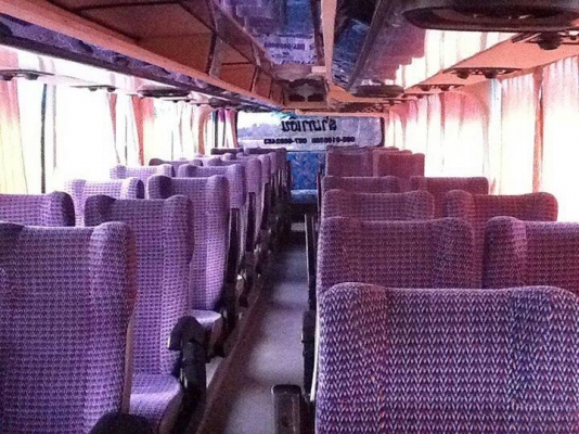 ขายดาวน์รถแอร์หกล้อ ทรงกล้วย benz of 1617 210hp เครื่องหน้า เกียร์มิตซู6เกียร์เดินหน้า1เกียร์ถอย แหนบ เบรกแห้งดุมจักร ขายสองแสน