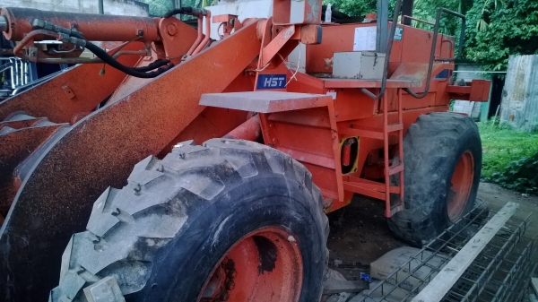 รถตักHITACHI LX80 SUPER  ขายตามสภาพ มีเกียร์ให้ เกียร์เดิมพัง....รถสภาพสวย