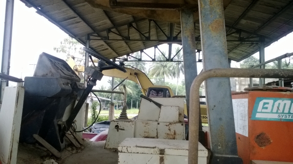 รถตักHITACHI LX80 SUPER  ขายตามสภาพ มีเกียร์ให้ เกียร์เดิมพัง....รถสภาพสวย