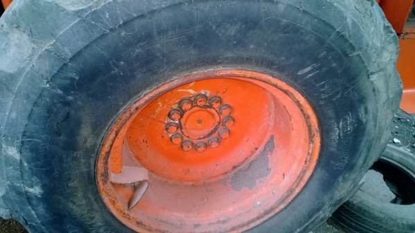 รถตักHITACHI LX80 SUPER  ขายตามสภาพ มีเกียร์ให้ เกียร์เดิมพัง....รถสภาพสวย