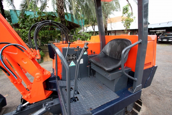 ขายรถแบคโฮ สนใจติดต่อ 086-775-7900