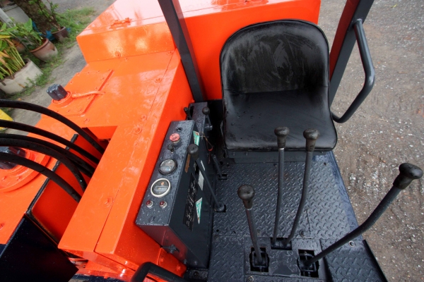 ขายรถแบคโฮ สนใจติดต่อ 086-775-7900