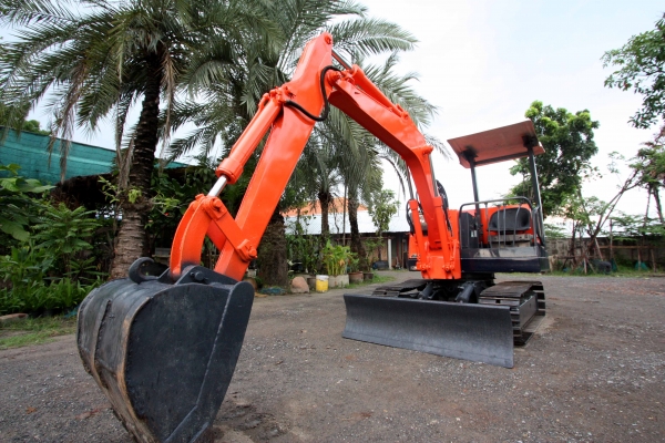 ขายรถแบคโฮ สนใจติดต่อ 086-775-7900