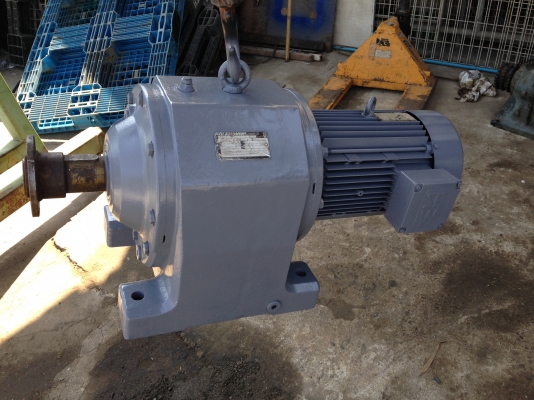 ขายมอเตอร์เกียร์ SEW 7.5 HP. 380 V อัตราทด 1:23 เพลาออกประมาณ 63 รอบต่อนาที สภาพสวย วิ่งนิ่ม พร้อมใช้งาน