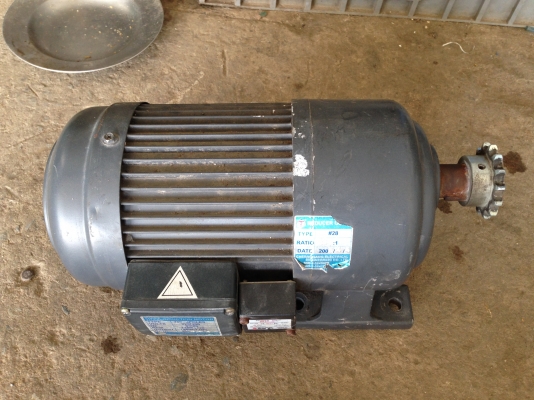 ขายมอเตอร์เกียร์ 1 HP. 380 V มีระบบเบรคในตัว อัตราทด 1:30 สภาพสวย พร้อมใช้งาน