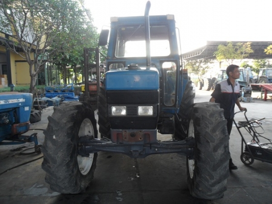 คุณสุรชัย อ.บ่อพลอย มารับแล้วรถไถฟอร์ดรุ่น 6640 NEW HOLLAND 2เพลา สภาพคัดมาสวยมาก ระบบธรรมดาทั้งคัน