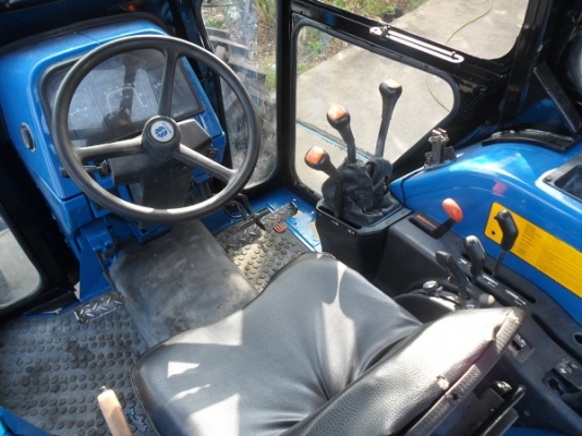 คุณสุรชัย อ.บ่อพลอย มารับแล้วรถไถฟอร์ดรุ่น 6640 NEW HOLLAND 2เพลา สภาพคัดมาสวยมาก ระบบธรรมดาทั้งคัน